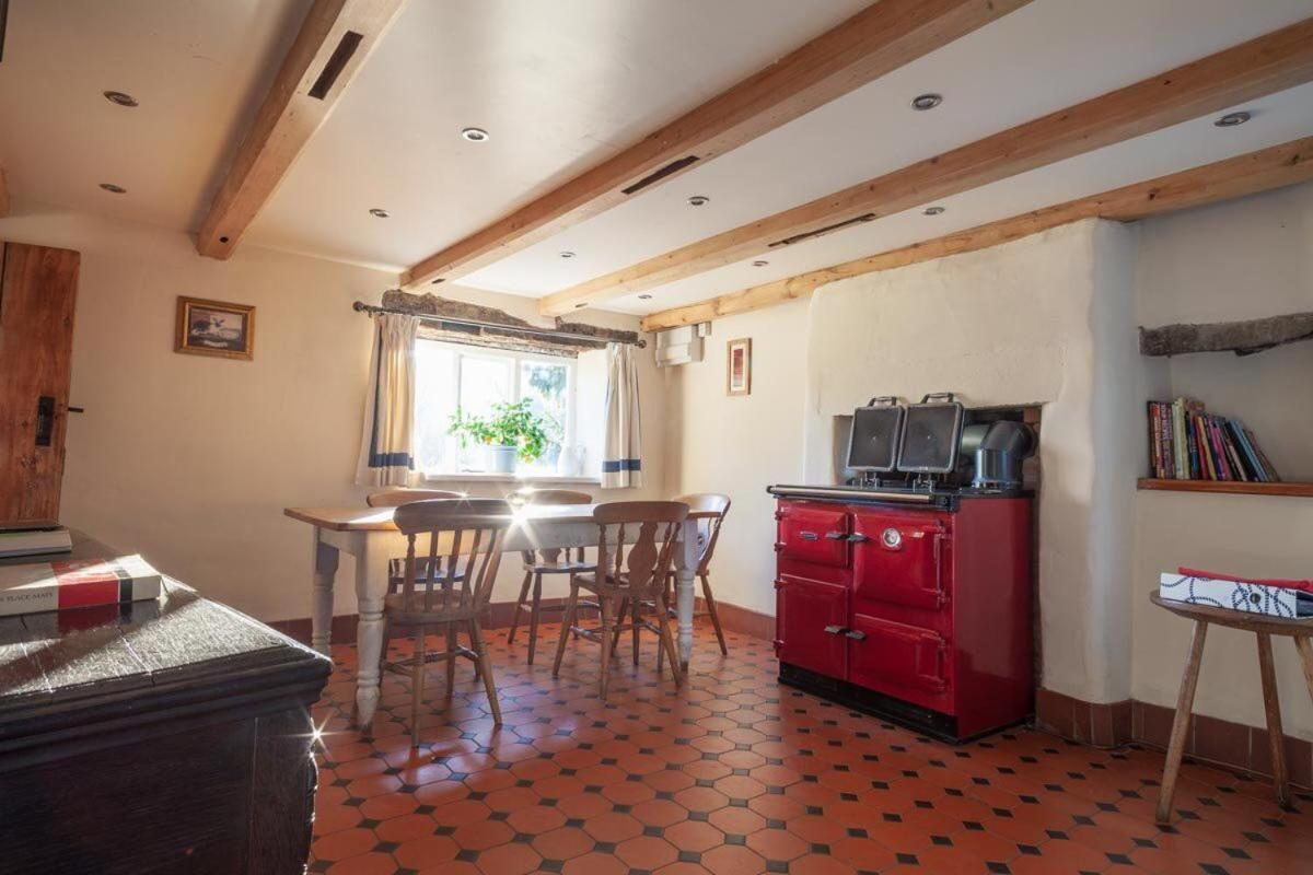 Lee House Farm Holiday Cottage With Possible Use Of Hot Tub Ninety Pounds A Session Waterfall Exterior photo